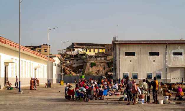March&eacute; informel dans la cour du nouveau port, Jamestown
