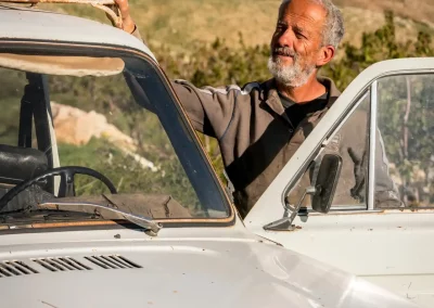 Le docteur Youssef Tawk et son véhicule de terrain